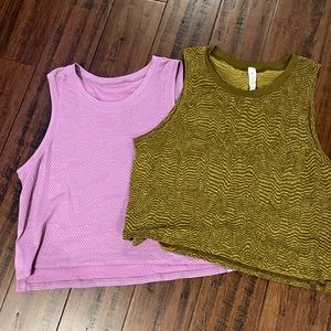 2 Train to Be Tanks for 35$ . Excellent used condition.